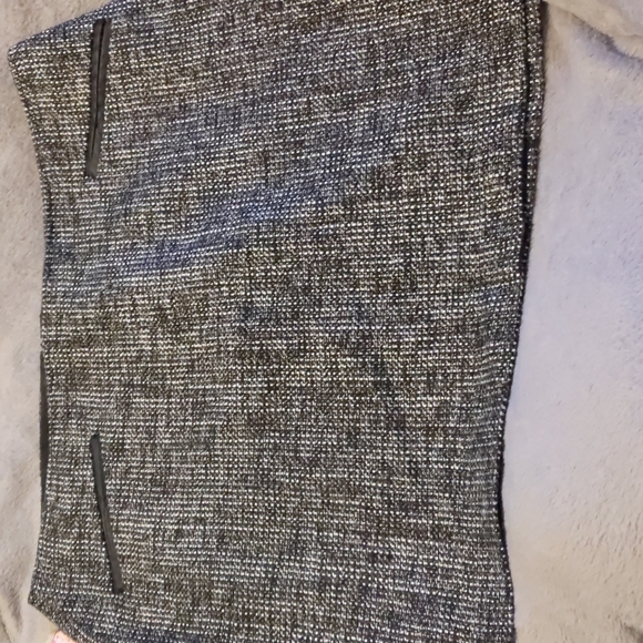 Banana Republic min skirt size 14 - Picture 2 of 10